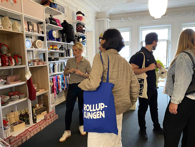 På mässa