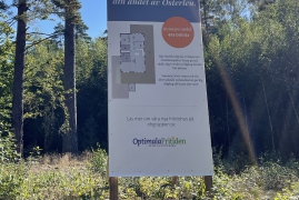 Banderoll på egen ställning