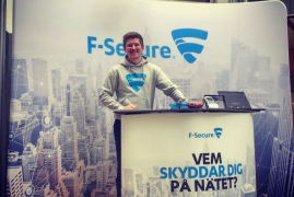 Mässvägg Zipperwall med en Case & Counter